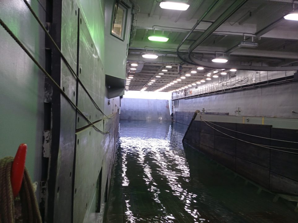 Embarque de profesores del CUD-ENM en el Buque de Asalto Anfibio L-52 “Castilla”